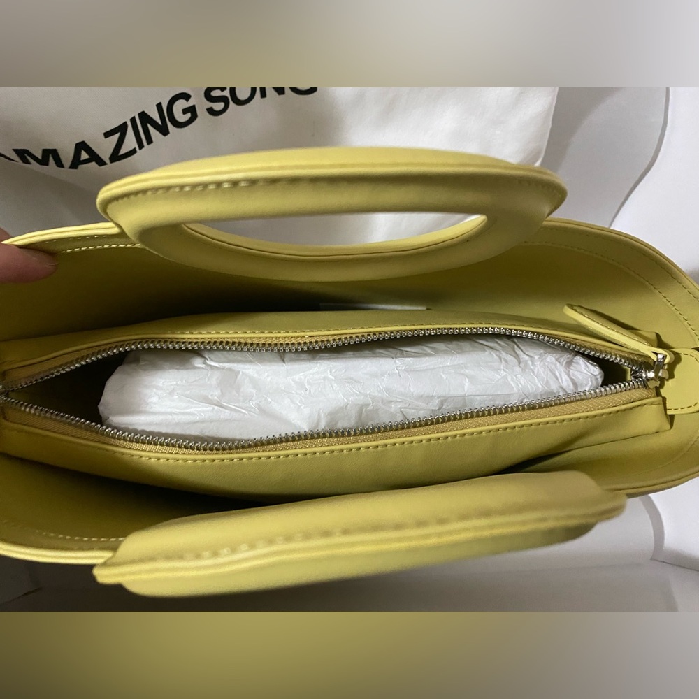 NIB Amazing Song butter yellow basket purse with crossbody strap - Picture 2 of 8